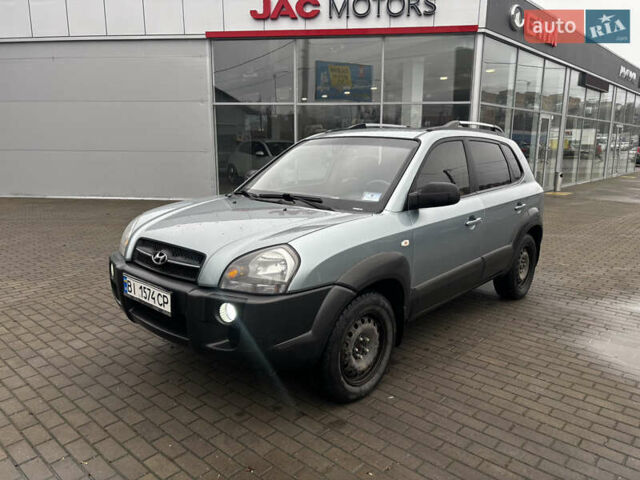 Сірий Хендай Туксон, об'ємом двигуна 2 л та пробігом 255 тис. км за 7600 $, фото 2 на Automoto.ua