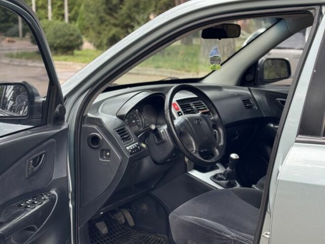 Серый Хендай Туксон, объемом двигателя 2 л и пробегом 159 тыс. км за 7299 $, фото 12 на Automoto.ua