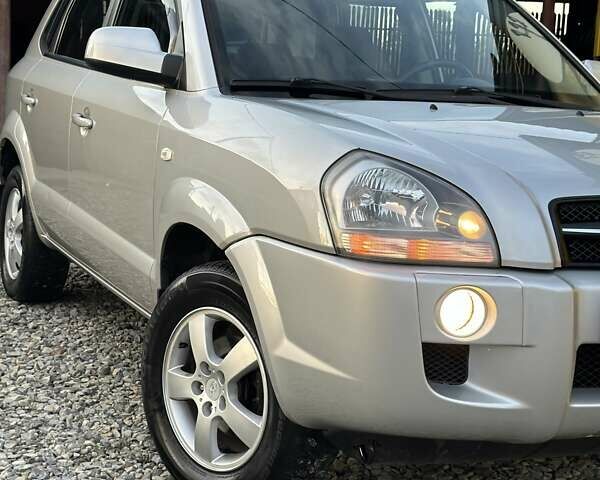Хендай Туксон 2007 в Бережанах на Automoto.ua Серый Хендай Туксон, объемом двигателя 2 л и пробегом 172 тыс. км за 7400 $, фото 25 на Automoto.ua