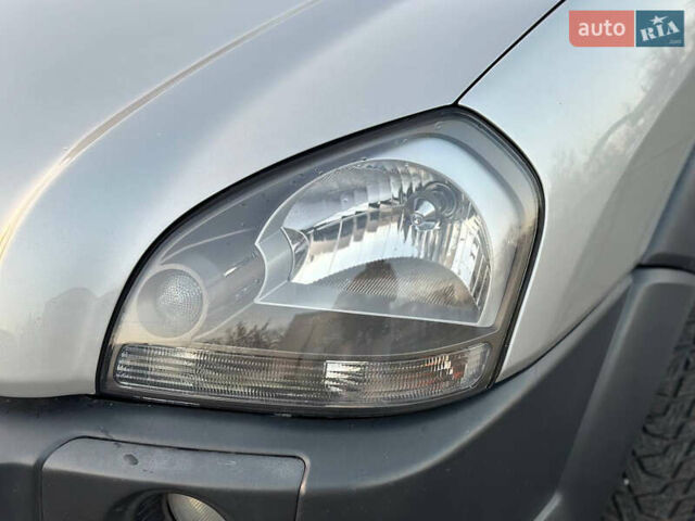 Серый Хендай Туксон, объемом двигателя 1.98 л и пробегом 167 тыс. км за 7300 $, фото 39 на Automoto.ua