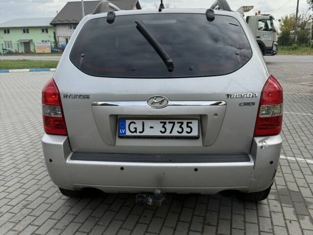 Серый Хендай Туксон, объемом двигателя 2 л и пробегом 175 тыс. км за 3400 $, фото 5 на Automoto.ua