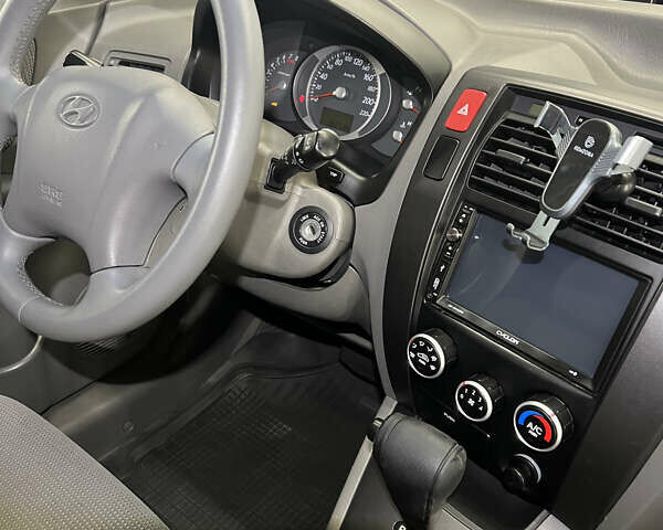 Хендай Туксон 2007 в Полтаве на Automoto.ua Серый Хендай Туксон, объемом двигателя 1.98 л и пробегом 190 тыс. км за 8300 $, фото 13 на Automoto.ua