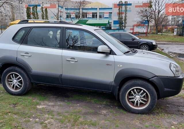 Серый Хендай Туксон, объемом двигателя 1.9 л и пробегом 135 тыс. км за 7800 $, фото 5 на Automoto.ua