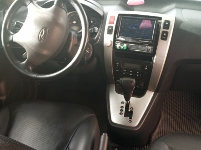 Хендай Туксон 2007 в Мукачеве на Automoto.ua Серый Хендай Туксон, объемом двигателя 2 л и пробегом 280 тыс. км за 8499 $, фото 6 на Automoto.ua