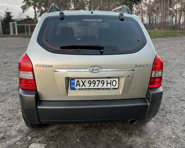 Сірий Хендай Туксон, об'ємом двигуна 2 л та пробігом 223 тис. км за 8500 $, фото 6 на Automoto.ua