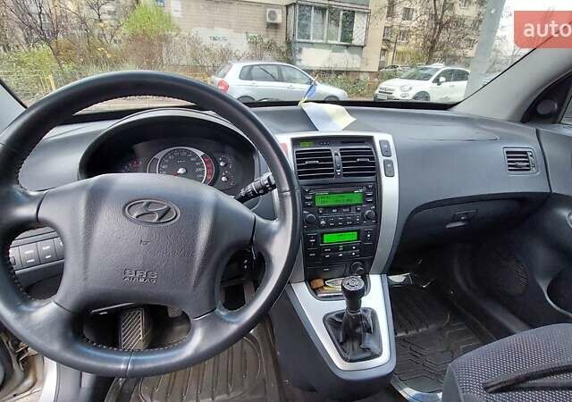 Серый Хендай Туксон, объемом двигателя 1.9 л и пробегом 135 тыс. км за 7800 $, фото 8 на Automoto.ua