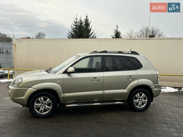 Сірий Хендай Туксон, об'ємом двигуна 2 л та пробігом 257 тис. км за 6550 $, фото 5 на Automoto.ua