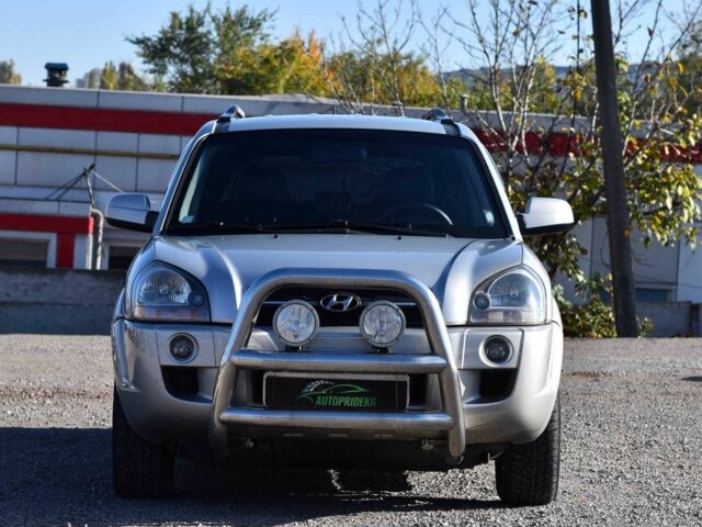 Хендай Туксон 2007 в Кривом Роге на Automoto.ua Серый Хендай Туксон, объемом двигателя 2 л и пробегом 335 тыс. км за 7950 $, фото 5 на Automoto.ua