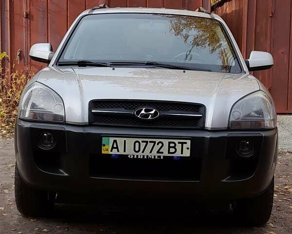 Сірий Хендай Туксон, об'ємом двигуна 2 л та пробігом 182 тис. км за 8800 $, фото 12 на Automoto.ua