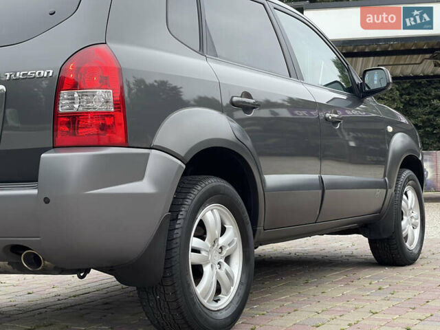 Хендай Туксон 2007 в Калуше на Automoto.ua Серый Хендай Туксон, объемом двигателя 2 л и пробегом 182 тыс. км за 7600 $, фото 25 на Automoto.ua