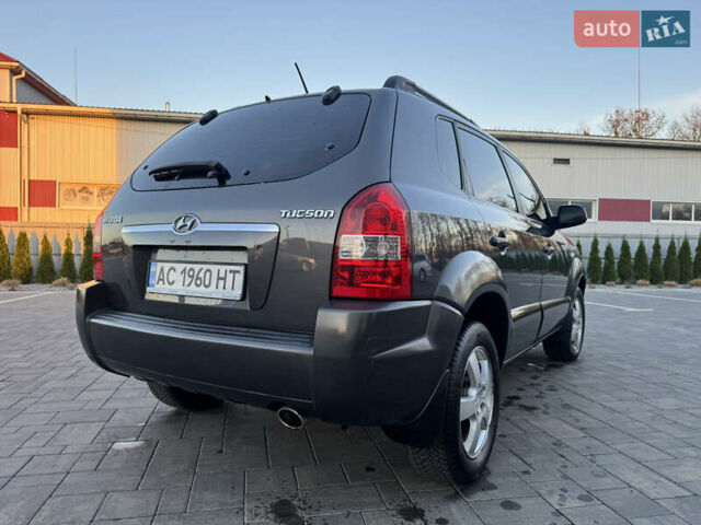 Серый Хендай Туксон, объемом двигателя 1.99 л и пробегом 315 тыс. км за 7300 $, фото 12 на Automoto.ua