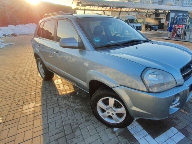 Сірий Хендай Туксон, об'ємом двигуна 2 л та пробігом 177 тис. км за 7400 $, фото 6 на Automoto.ua