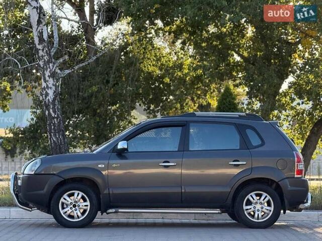 Серый Хендай Туксон, объемом двигателя 1.98 л и пробегом 282 тыс. км за 8350 $, фото 14 на Automoto.ua