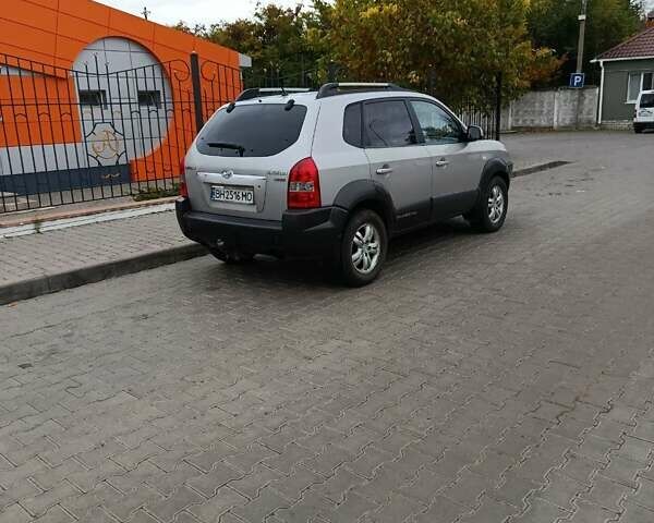 Сірий Хендай Туксон, об'ємом двигуна 2 л та пробігом 335 тис. км за 7200 $, фото 5 на Automoto.ua