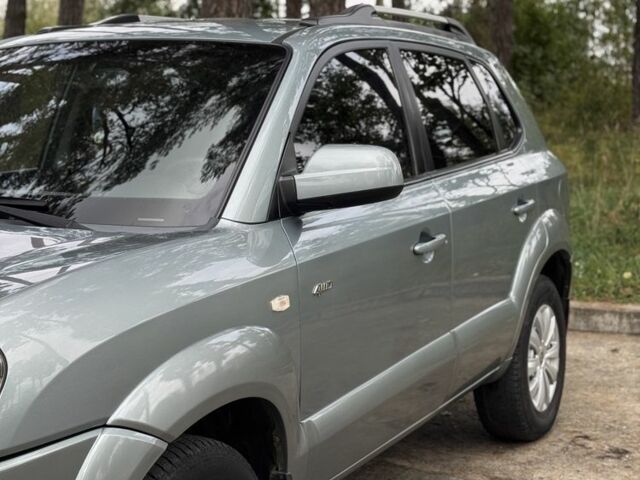 Серый Хендай Туксон, объемом двигателя 2 л и пробегом 159 тыс. км за 7299 $, фото 5 на Automoto.ua