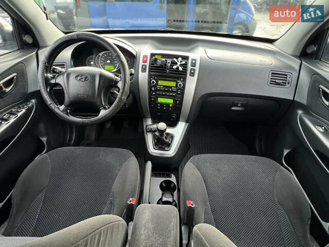 Сірий Хендай Туксон, об'ємом двигуна 2 л та пробігом 257 тис. км за 6550 $, фото 16 на Automoto.ua