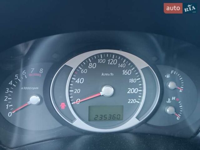 Сірий Хендай Туксон, об'ємом двигуна 1.98 л та пробігом 235 тис. км за 7500 $, фото 5 на Automoto.ua