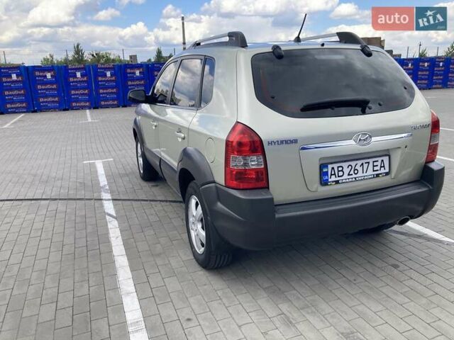 Серый Хендай Туксон, объемом двигателя 2 л и пробегом 134 тыс. км за 8200 $, фото 3 на Automoto.ua