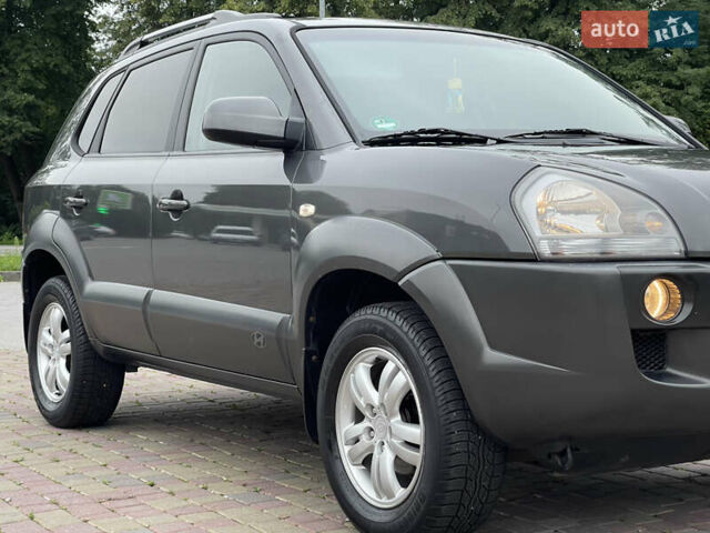 Хендай Туксон 2007 в Калуше на Automoto.ua Серый Хендай Туксон, объемом двигателя 2 л и пробегом 182 тыс. км за 7600 $, фото 23 на Automoto.ua