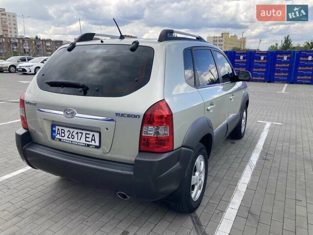 Серый Хендай Туксон, объемом двигателя 2 л и пробегом 134 тыс. км за 8200 $, фото 5 на Automoto.ua