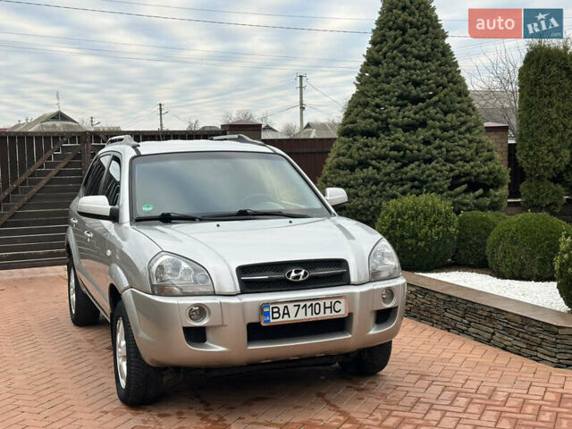 Серый Хендай Туксон, объемом двигателя 1.98 л и пробегом 217 тыс. км за 8500 $, фото 25 на Automoto.ua