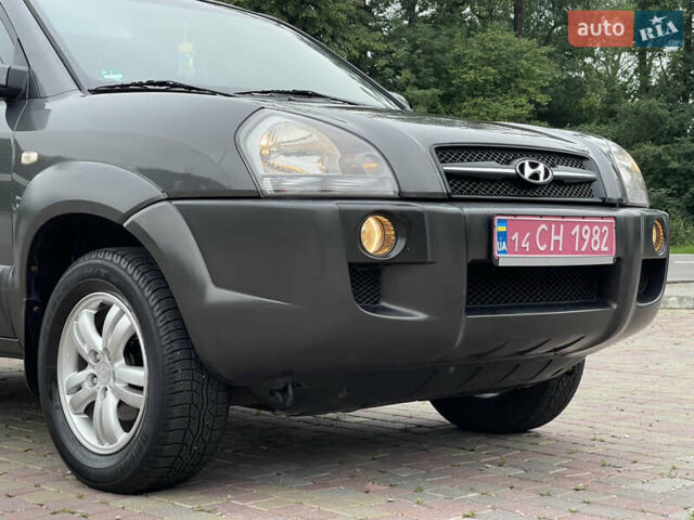 Хендай Туксон 2007 в Калуше на Automoto.ua Серый Хендай Туксон, объемом двигателя 2 л и пробегом 182 тыс. км за 7600 $, фото 24 на Automoto.ua