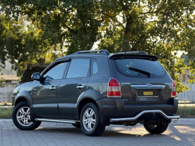 Серый Хендай Туксон, объемом двигателя 2 л и пробегом 282 тыс. км за 7950 $, фото 9 на Automoto.ua
