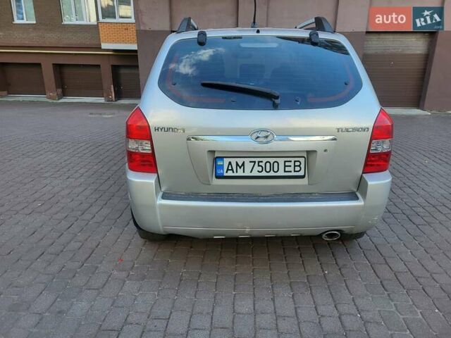 Сірий Хендай Туксон, об'ємом двигуна 2 л та пробігом 241 тис. км за 6500 $, фото 6 на Automoto.ua