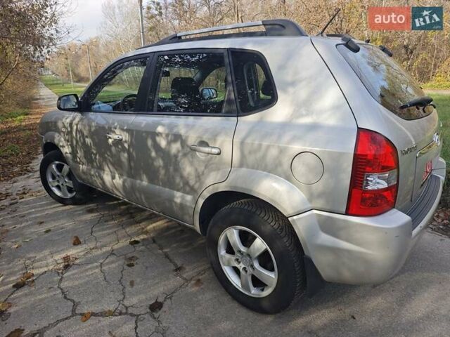 Серый Хендай Туксон, объемом двигателя 1.98 л и пробегом 173 тыс. км за 7450 $, фото 21 на Automoto.ua