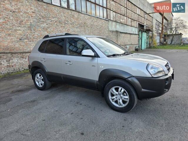Хендай Туксон 2007 в Луцке на Automoto.ua Серый Хендай Туксон, объемом двигателя 1.98 л и пробегом 120 тыс. км за 7799 $, фото 5 на Automoto.ua