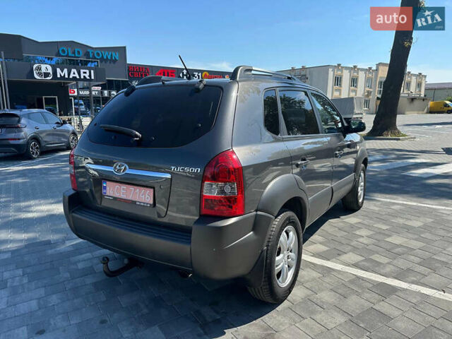Сірий Хендай Туксон, об'ємом двигуна 1.98 л та пробігом 169 тис. км за 7300 $, фото 3 на Automoto.ua
