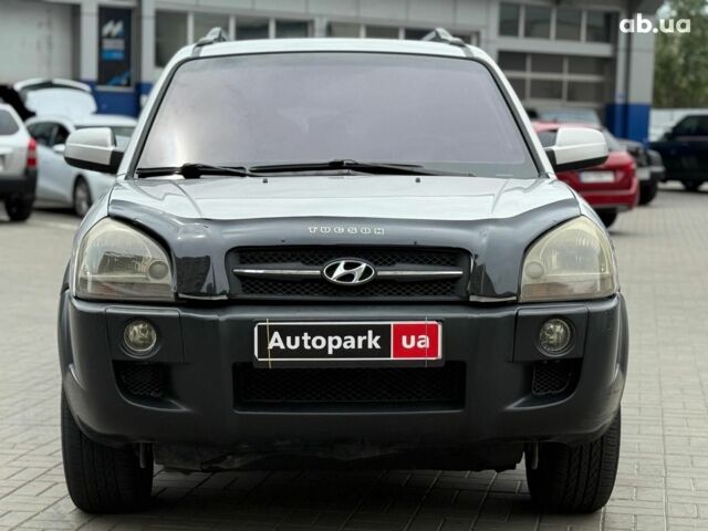 Серый Хендай Туксон, объемом двигателя 2 л и пробегом 214 тыс. км за 7990 $, фото 1 на Automoto.ua
