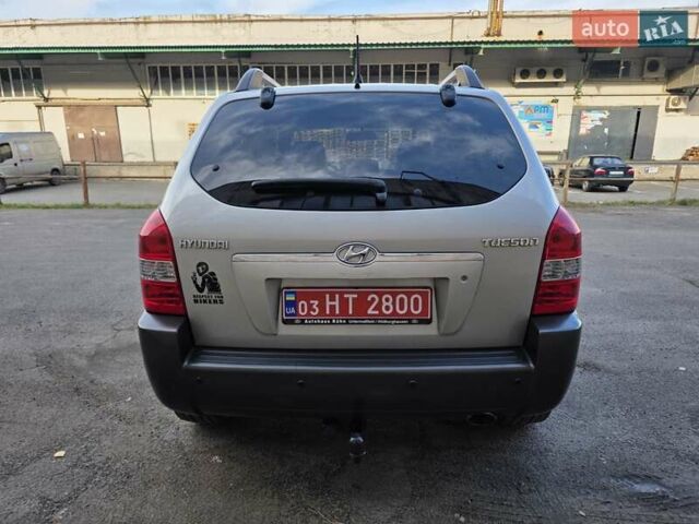 Хендай Туксон 2007 в Луцке на Automoto.ua Серый Хендай Туксон, объемом двигателя 1.98 л и пробегом 120 тыс. км за 7799 $, фото 11 на Automoto.ua