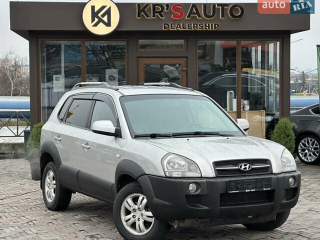 Серый Хендай Туксон, объемом двигателя 2 л и пробегом 232 тыс. км за 7200 $, фото 5 на Automoto.ua