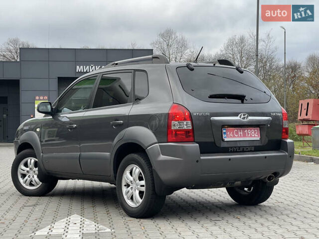 Серый Хендай Туксон, объемом двигателя 2 л и пробегом 182 тыс. км за 7600 $, фото 5 на Automoto.ua