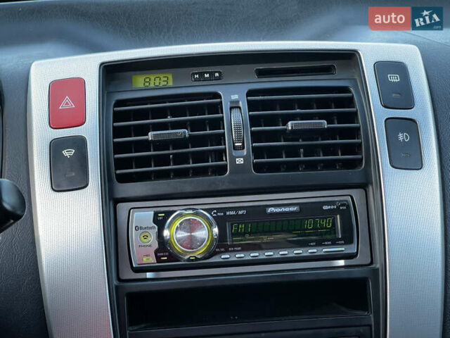 Серый Хендай Туксон, объемом двигателя 2 л и пробегом 182 тыс. км за 7600 $, фото 33 на Automoto.ua