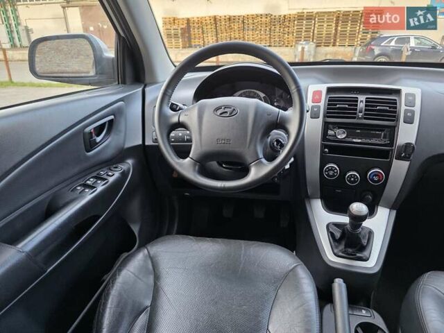 Хендай Туксон 2007 в Луцке на Automoto.ua Серый Хендай Туксон, объемом двигателя 1.98 л и пробегом 120 тыс. км за 7799 $, фото 35 на Automoto.ua