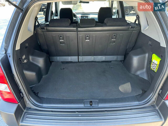 Сірий Хендай Туксон, об'ємом двигуна 1.98 л та пробігом 169 тис. км за 7300 $, фото 13 на Automoto.ua