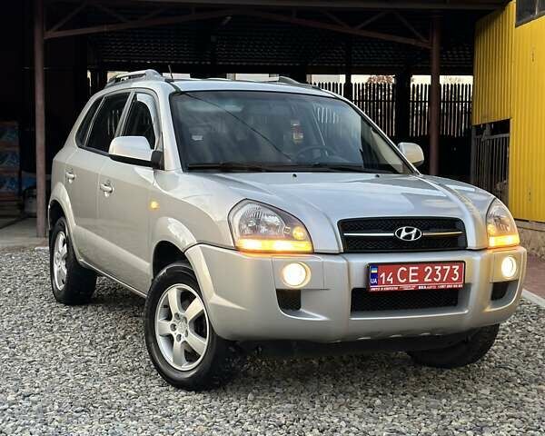 Хендай Туксон 2007 в Бережанах на Automoto.ua Серый Хендай Туксон, объемом двигателя 2 л и пробегом 172 тыс. км за 7400 $, фото 23 на Automoto.ua