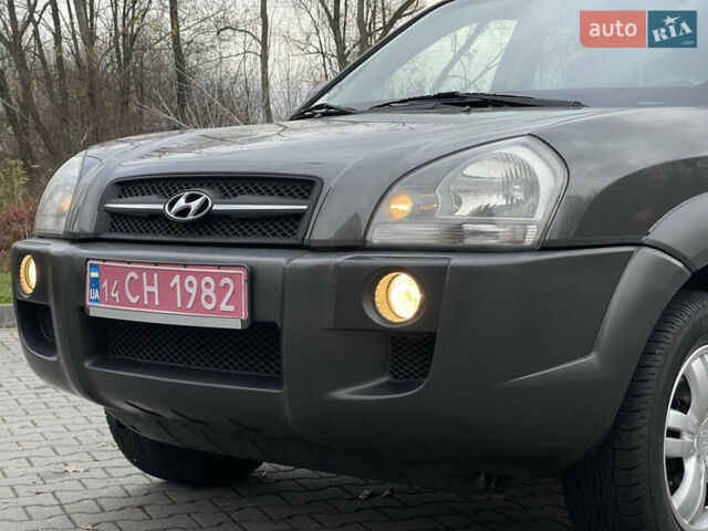 Серый Хендай Туксон, объемом двигателя 2 л и пробегом 182 тыс. км за 7600 $, фото 17 на Automoto.ua
