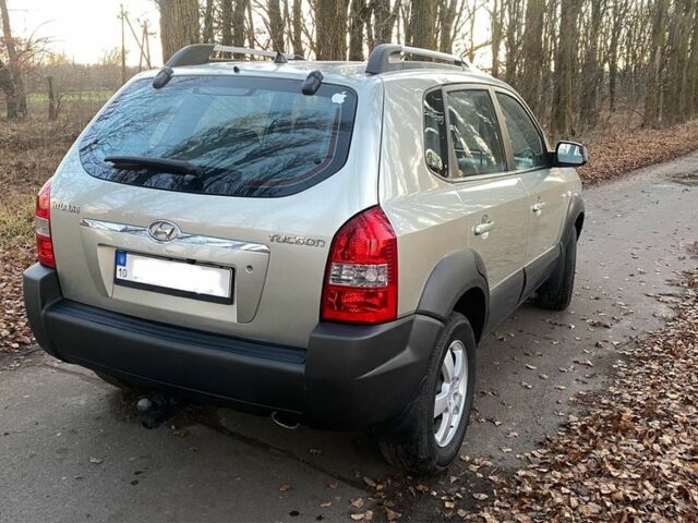 Серый Хендай Туксон, объемом двигателя 2 л и пробегом 345 тыс. км за 6700 $, фото 6 на Automoto.ua