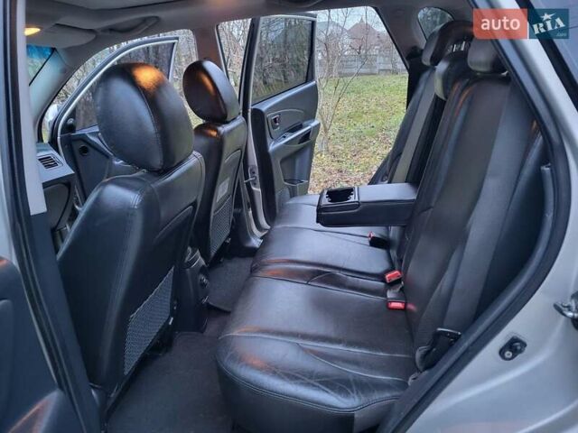 Серый Хендай Туксон, объемом двигателя 2 л и пробегом 240 тыс. км за 8300 $, фото 125 на Automoto.ua