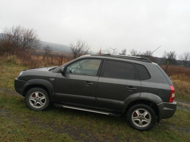 Сірий Хендай Туксон, об'ємом двигуна 2 л та пробігом 267 тис. км за 8300 $, фото 3 на Automoto.ua