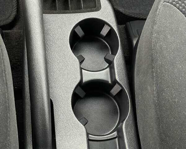 Серый Хендай Туксон, объемом двигателя 2 л и пробегом 182 тыс. км за 7600 $, фото 37 на Automoto.ua