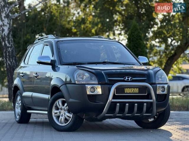 Серый Хендай Туксон, объемом двигателя 1.98 л и пробегом 282 тыс. км за 8350 $, фото 4 на Automoto.ua