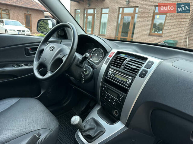 Серый Хендай Туксон, объемом двигателя 1.98 л и пробегом 217 тыс. км за 8500 $, фото 42 на Automoto.ua