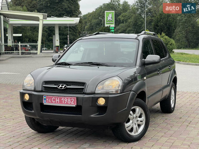 Хендай Туксон 2007 в Калуше на Automoto.ua Серый Хендай Туксон, объемом двигателя 2 л и пробегом 182 тыс. км за 7600 $, фото 1 на Automoto.ua
