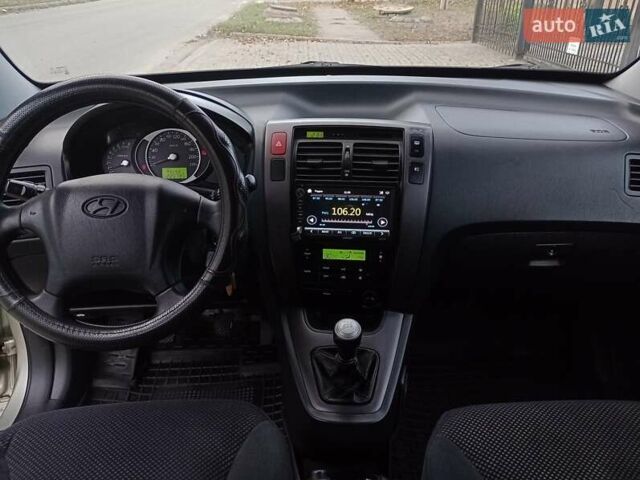 Сірий Хендай Туксон, об'ємом двигуна 1.98 л та пробігом 225 тис. км за 6999 $, фото 30 на Automoto.ua