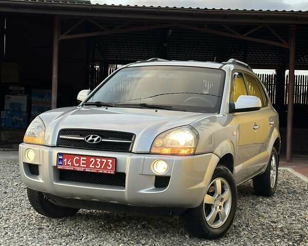 Хендай Туксон 2007 в Бережанах на Automoto.ua Серый Хендай Туксон, объемом двигателя 2 л и пробегом 172 тыс. км за 7400 $, фото 2 на Automoto.ua