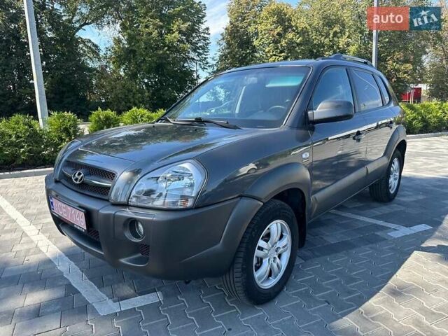 Серый Хендай Туксон, объемом двигателя 1.98 л и пробегом 169 тыс. км за 7900 $, фото 4 на Automoto.ua